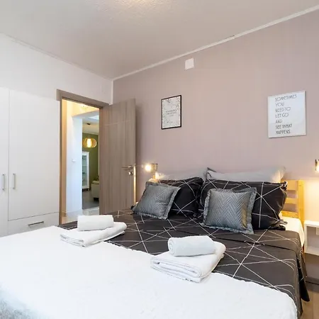 Сasa de vacaciones In With House Sea View